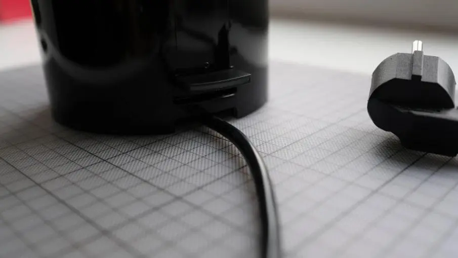 Stelton EM77 Kanne auf Fuß mit Netzkabel