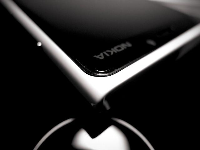 Nokia Lumia 920 Ecke mit Logo (noir)