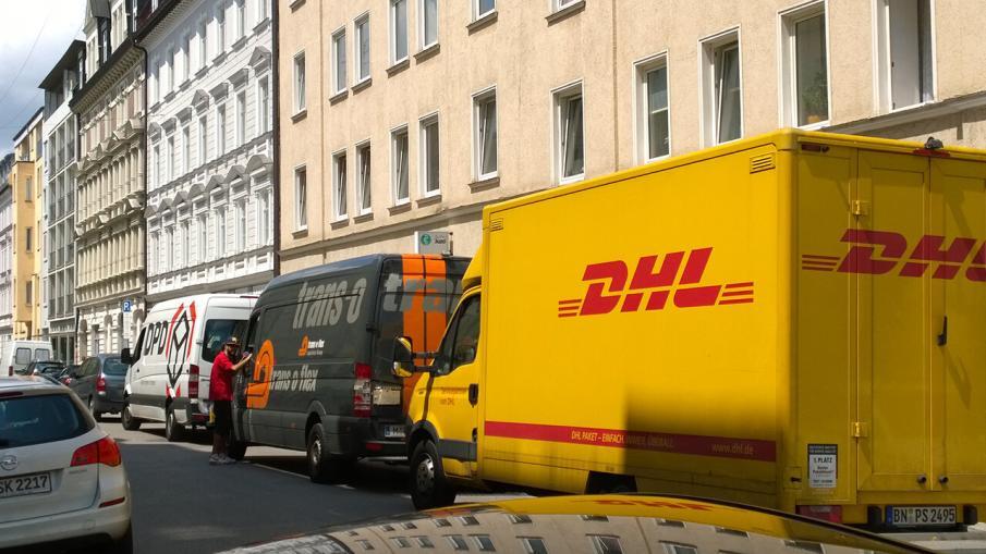 Kurierdienste drängen sich in der Münchner Heßstraße